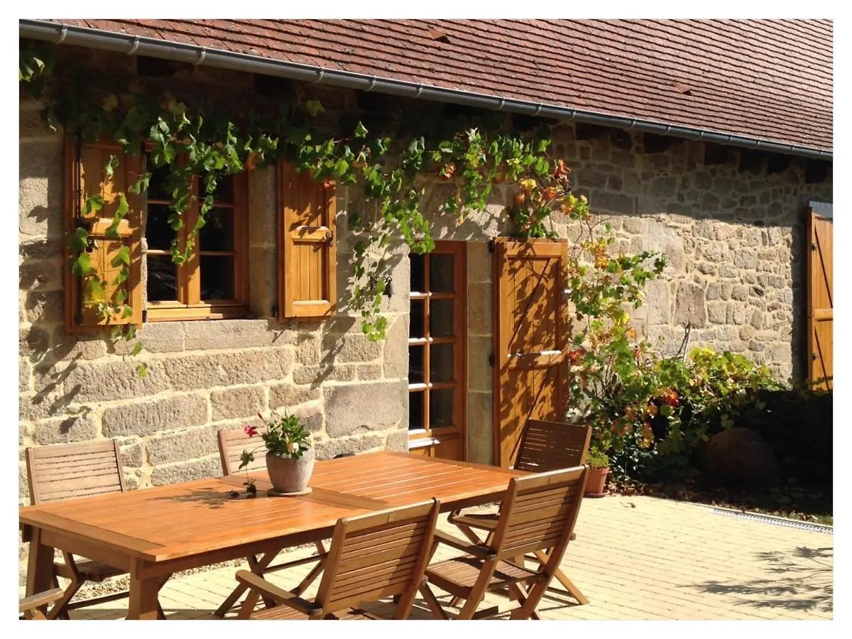 Bed & Breakfast A L'Ombre Du Tilleul Comiac