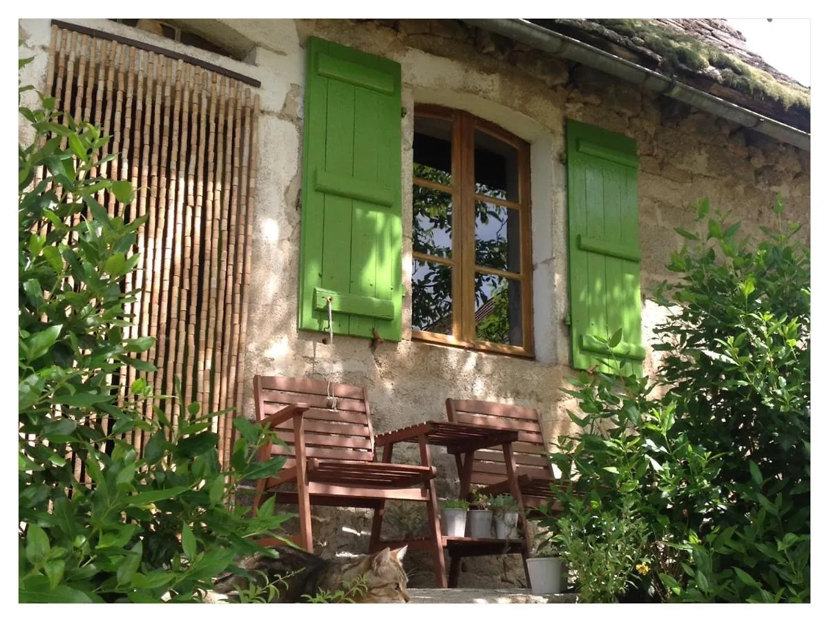 Bed & Breakfast A L'Ombre Du Tilleul Comiac